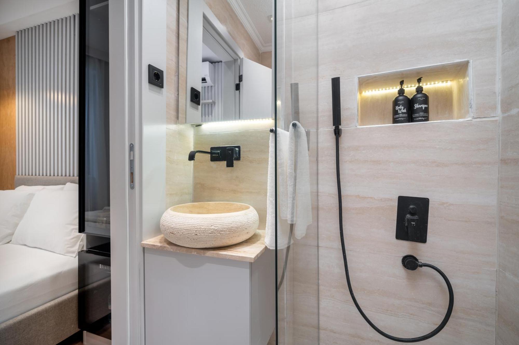 Urban Quarters - Nevizade Hotel Истанбул Стая снимка